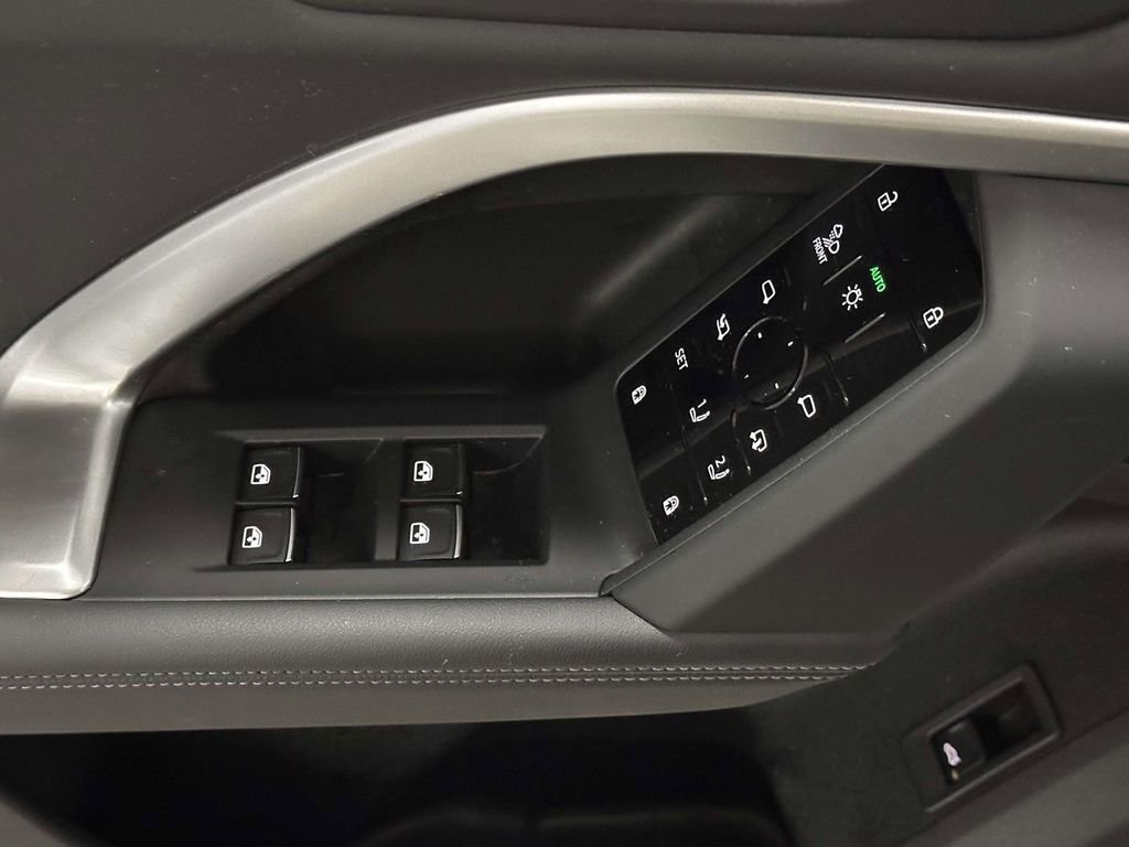 Used 2025 Audi Q5 Premium Plus w/ Premium Plus image 12