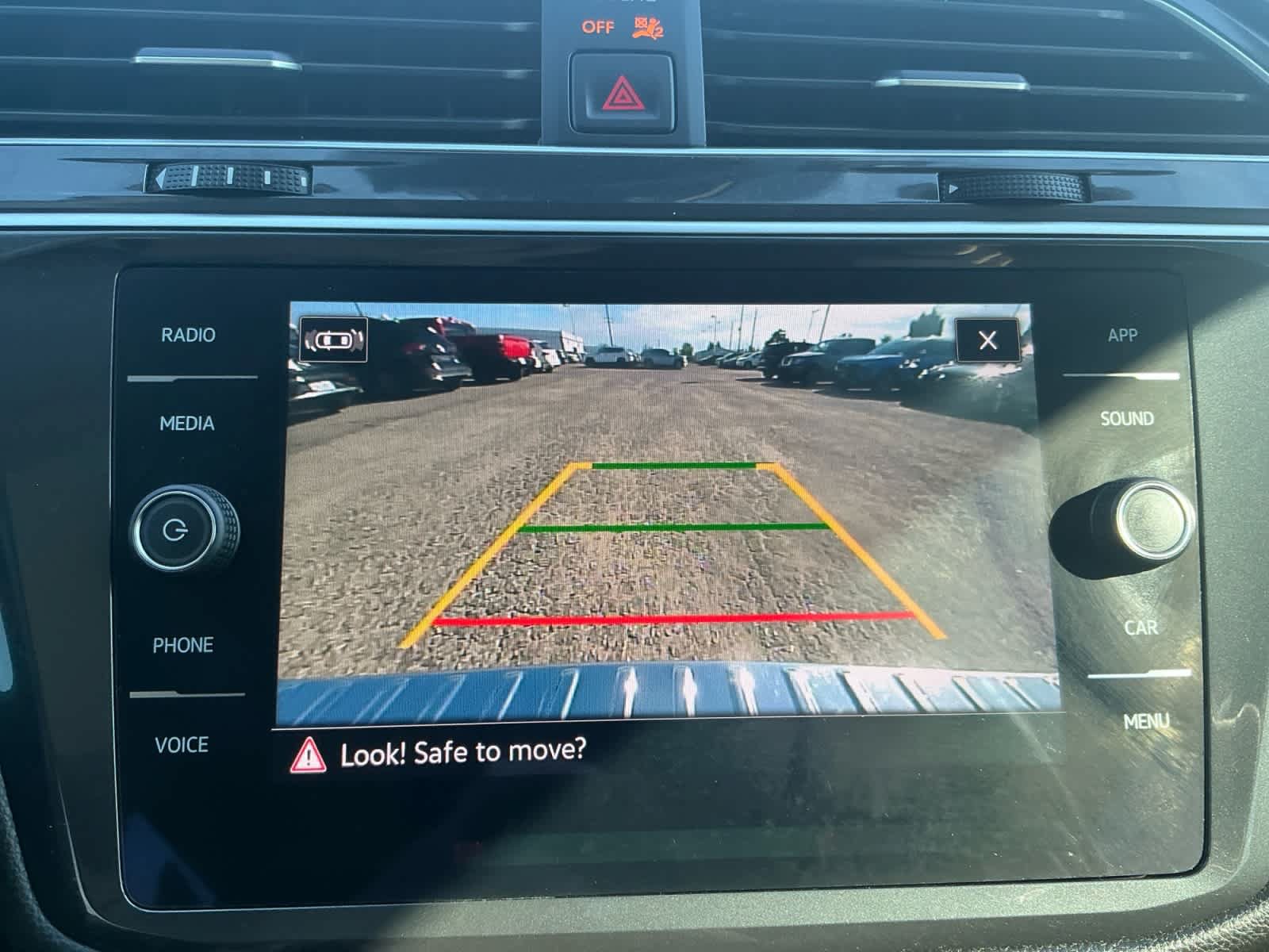 Used 2024 Volkswagen Tiguan SE w/ Panoramic Sunroof Package AWD/4WD image 20