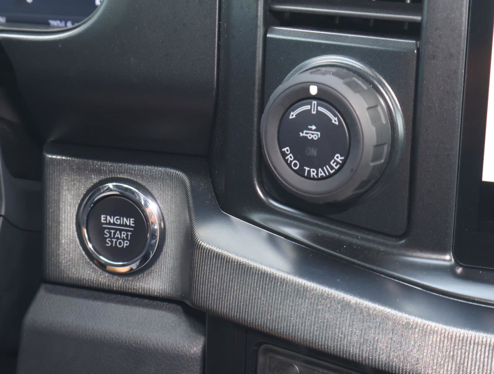 Used 2025 Ford F250 Platinum image 31