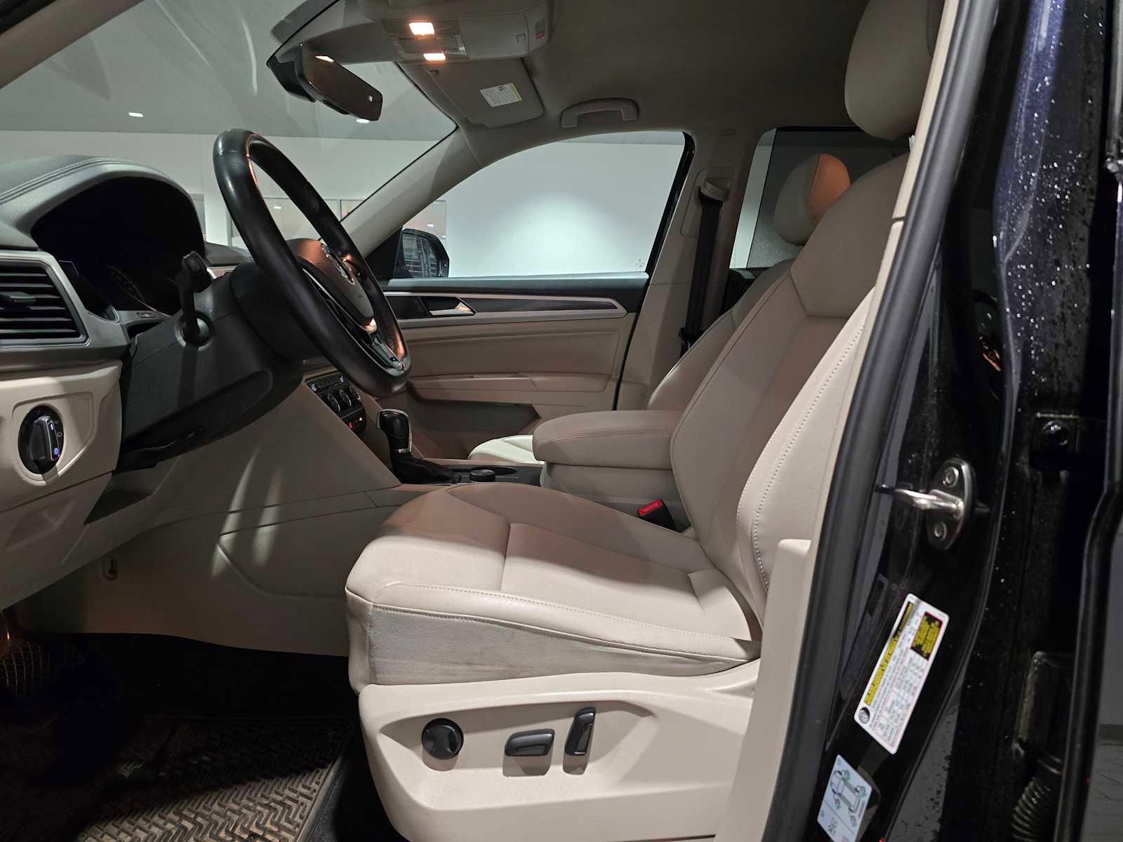 Used 2018 Volkswagen Atlas SE image 26