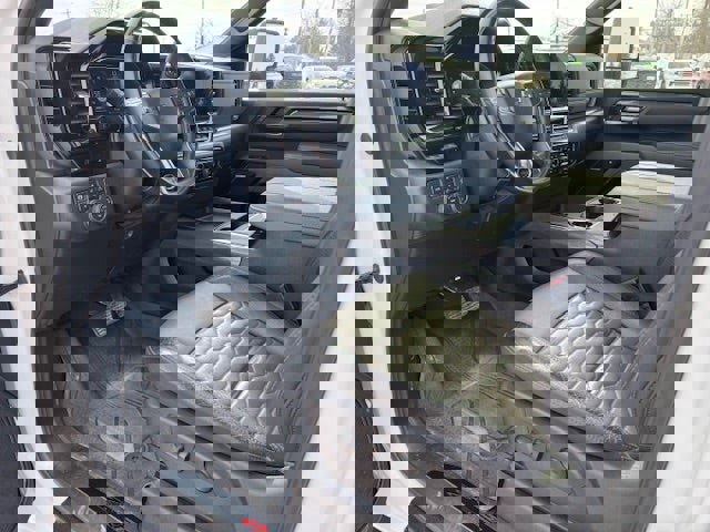 Used 2024 Chevrolet Silverado 2500 ZR2 w/ Technology Package image 14