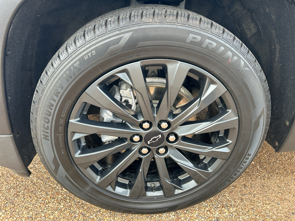 Used 2023 Chevrolet Traverse RS FWD image 10