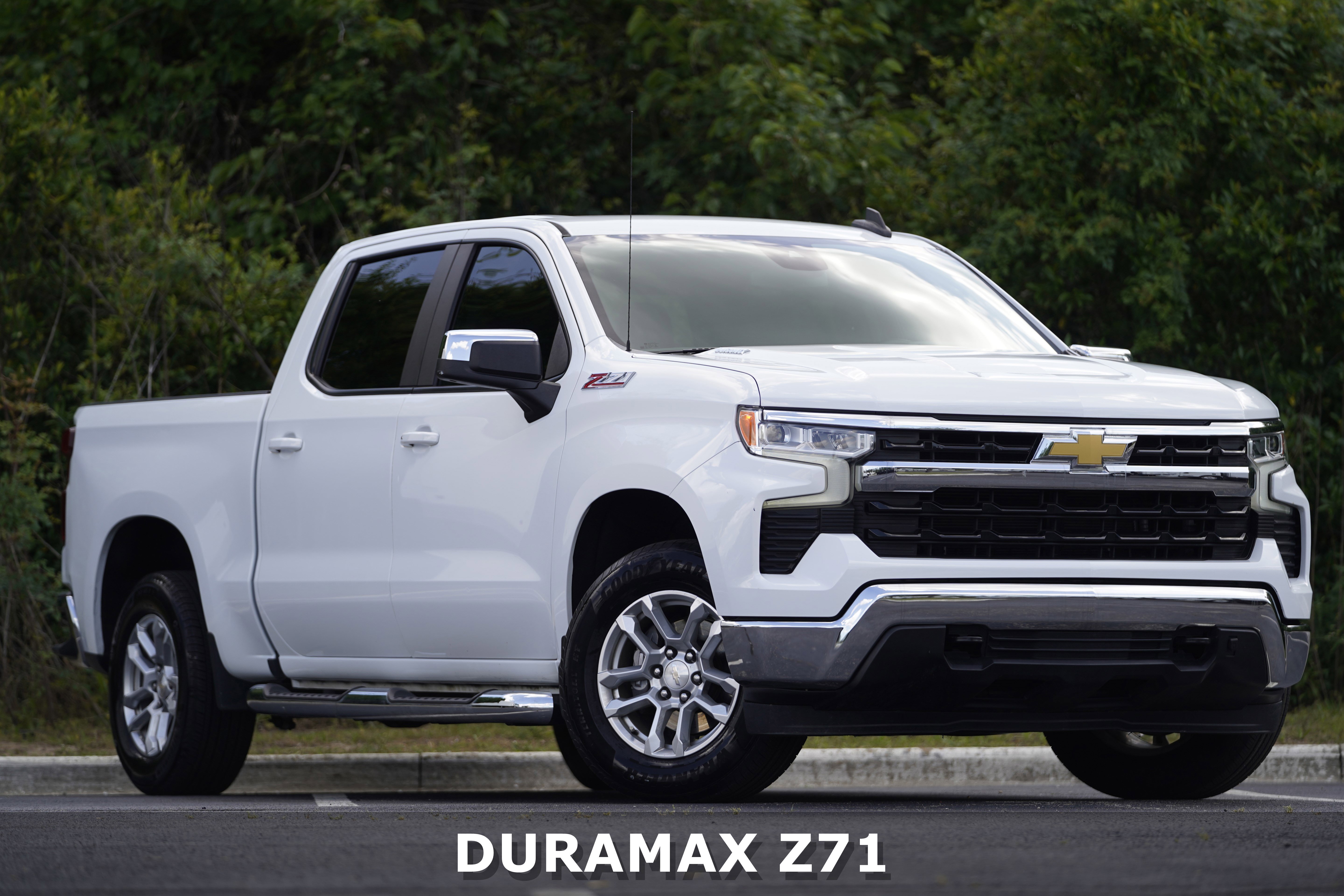 Used 2022 Chevrolet Silverado 1500 LT AWD/4WD image 2