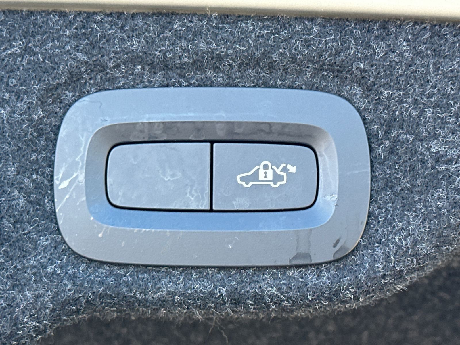 Used 2019 Volvo S60 T5 Momentum w/ Multimedia Package FWD image 19