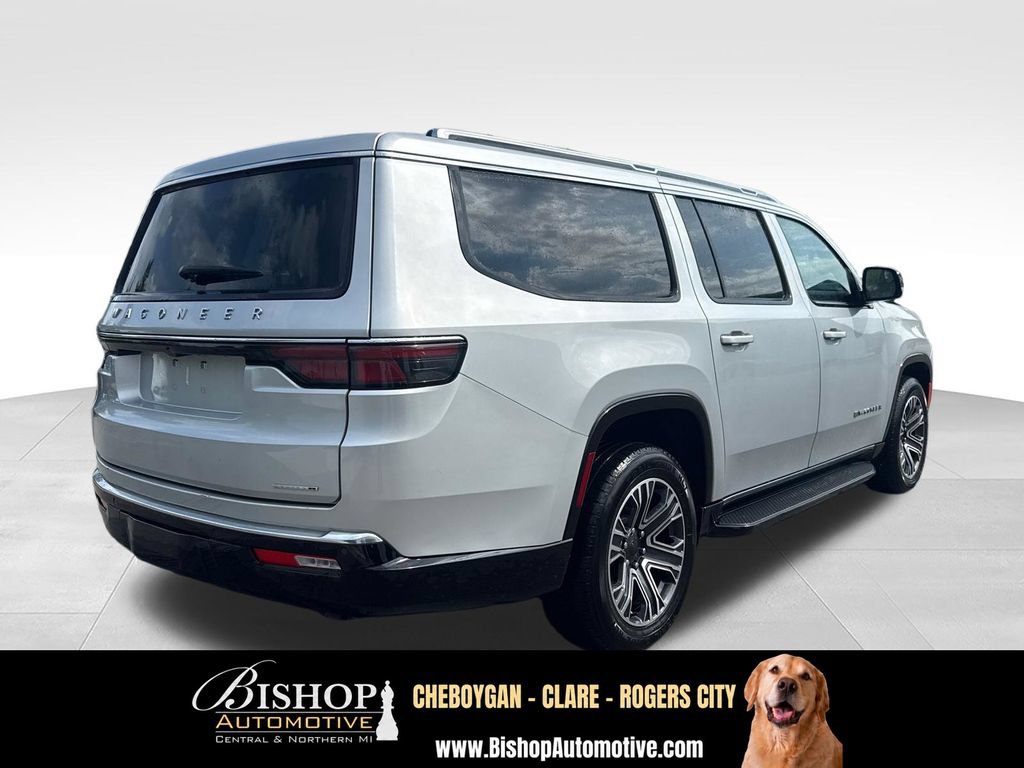 Used 2024 Jeep Wagoneer L Series II w/ Flexible Seating Group AWD/4WD image 11