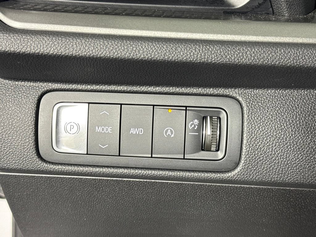 Certified 2026 Chevrolet Traverse LT AWD/4WD image 16