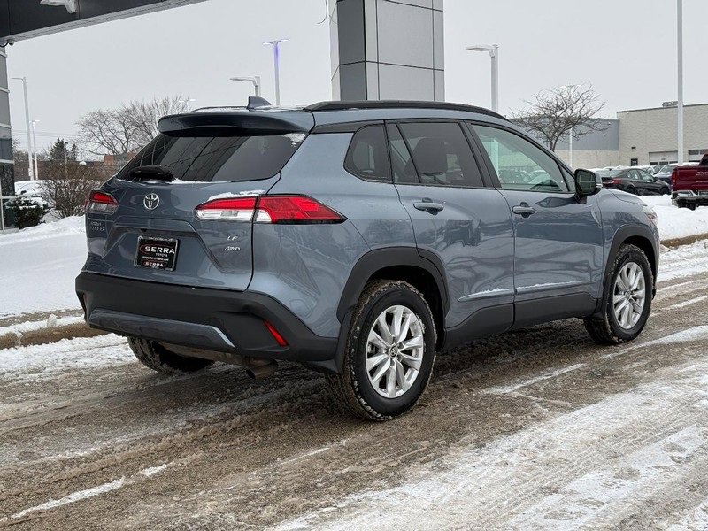 Used 2024 Toyota Corolla Cross LE image 3