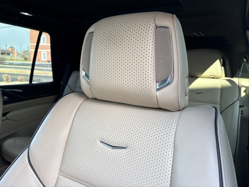 Used 2023 Cadillac Escalade Premium Luxury image 18