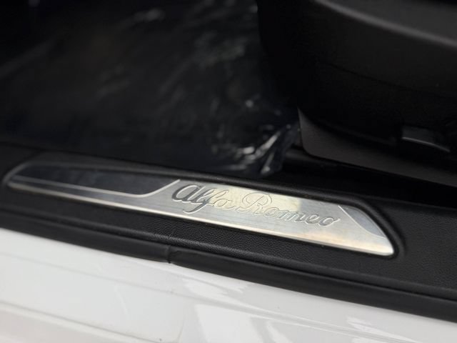 Used 2018 Alfa Romeo Giulia RWD image 13