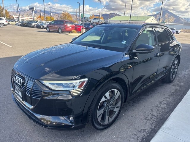 Used 2021 Audi e-tron Premium w/ Convenience Plus Package image 3