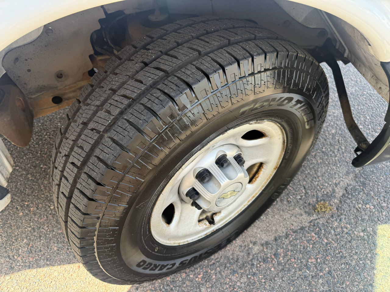 Used 2010 Chevrolet Express 2500 image 25