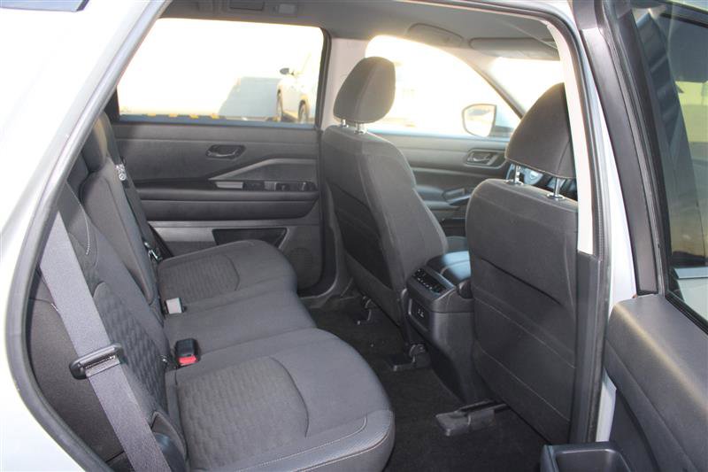Used 2024 Nissan Pathfinder SV image 13