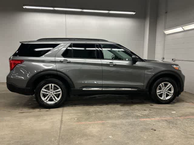 Used 2024 Ford Explorer XLT w/ Equipment Group 202A AWD/4WD image 3