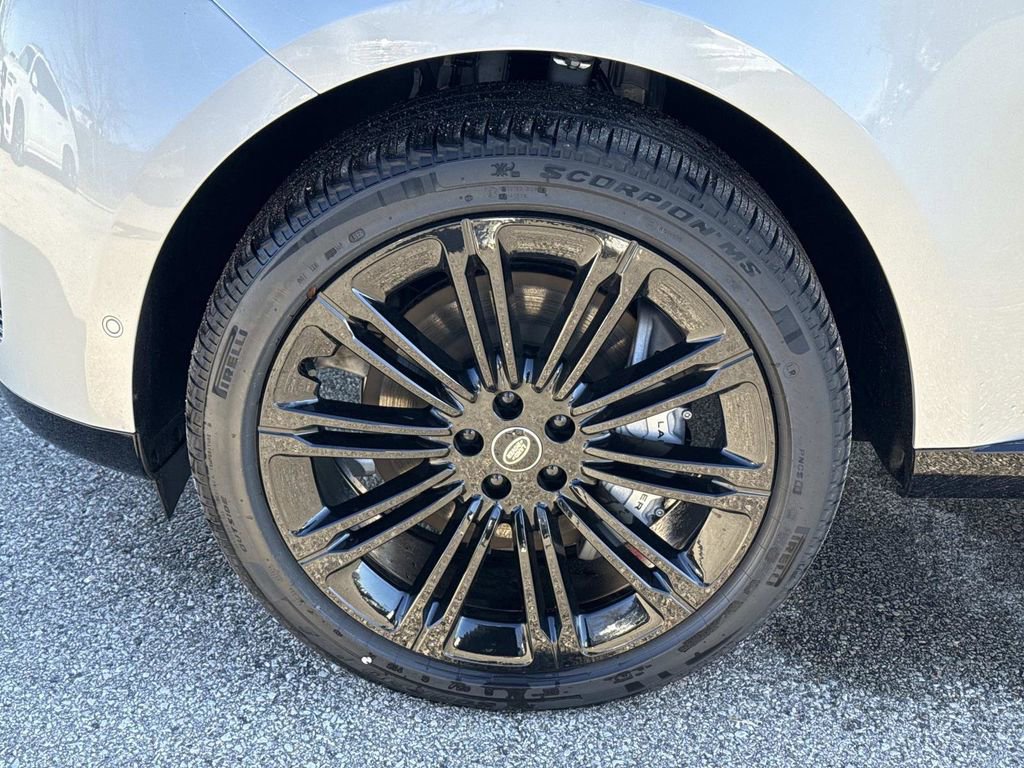 New 2025 Land Rover Range Rover SE image 20