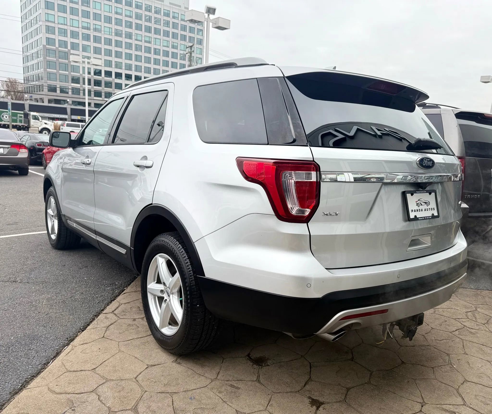 Used 2016 Ford Explorer XLT image 5