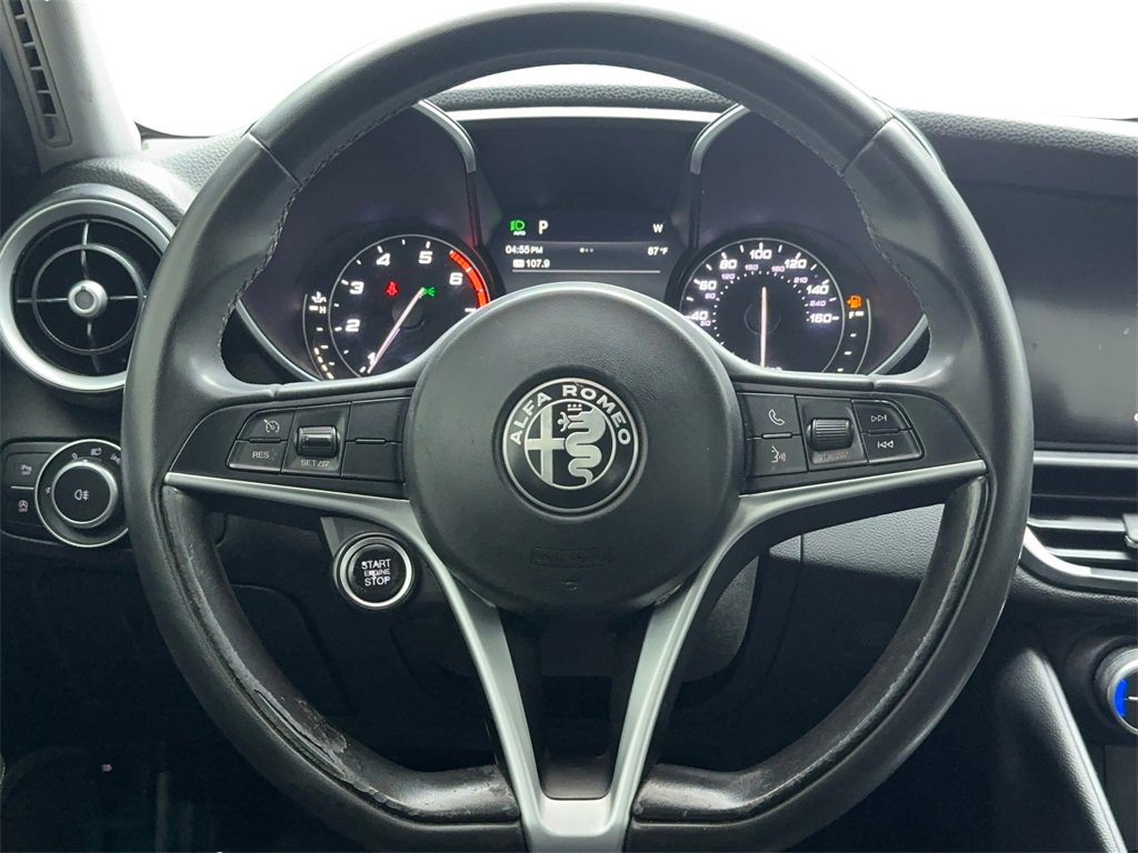 Used 2019 Alfa Romeo Giulia image 18