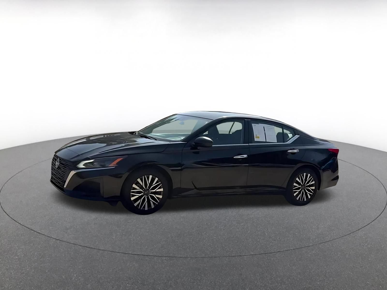 Used 2025 Nissan Altima 2.5 SV FWD image 6