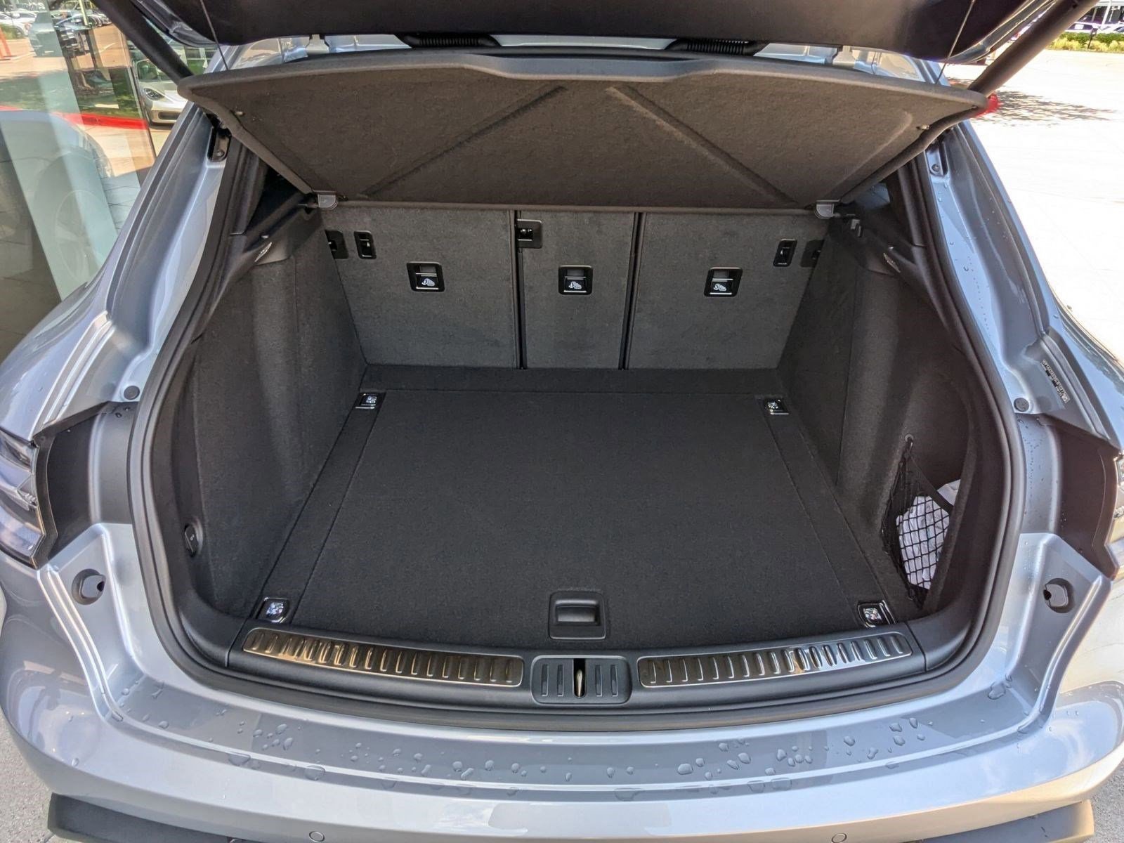 Certified 2025 Porsche Macan AWD/4WD image 23