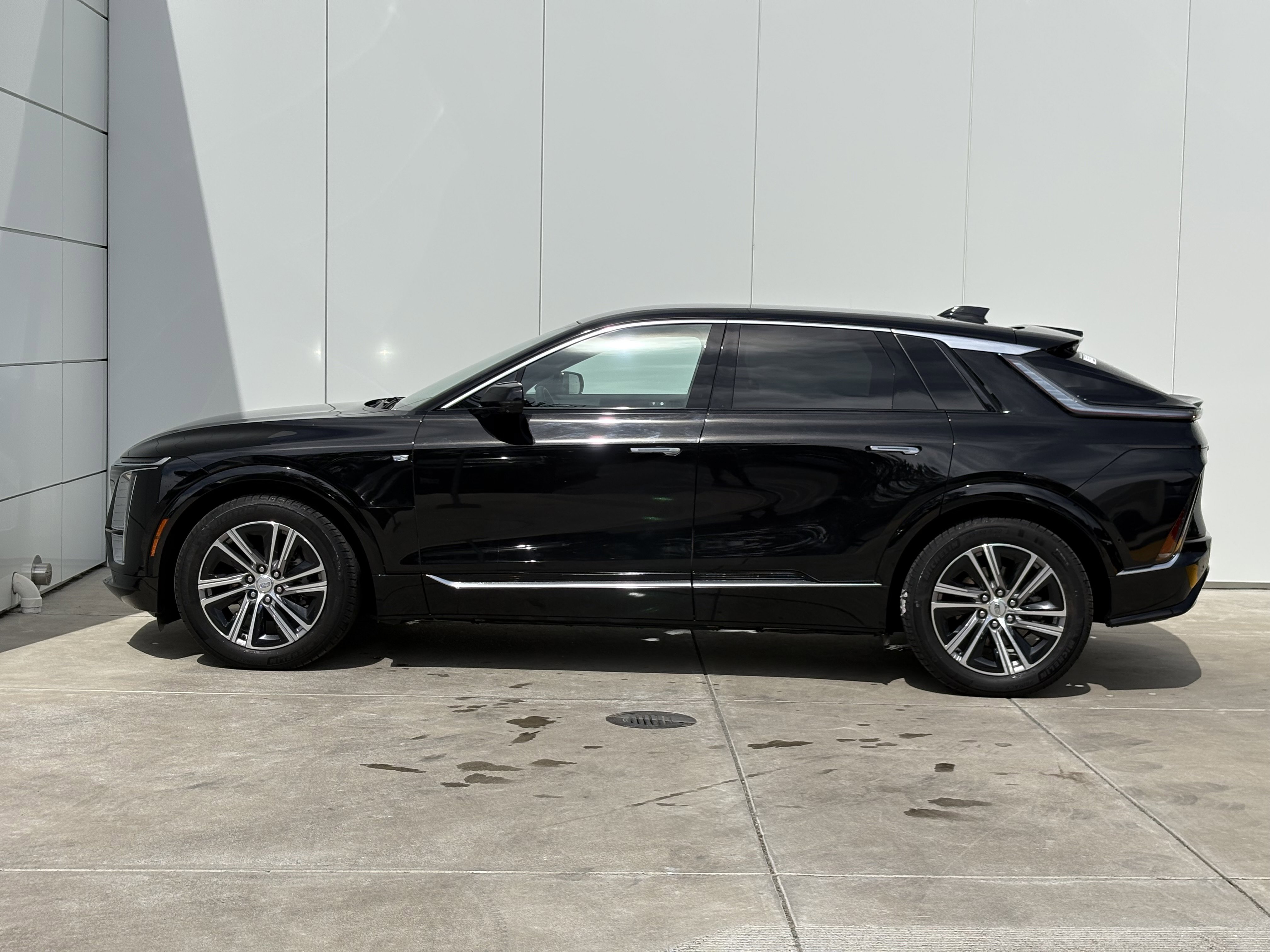 Used 2024 Cadillac Lyriq Luxury w/ LPO, Floor Liner Package AWD/4WD image 4