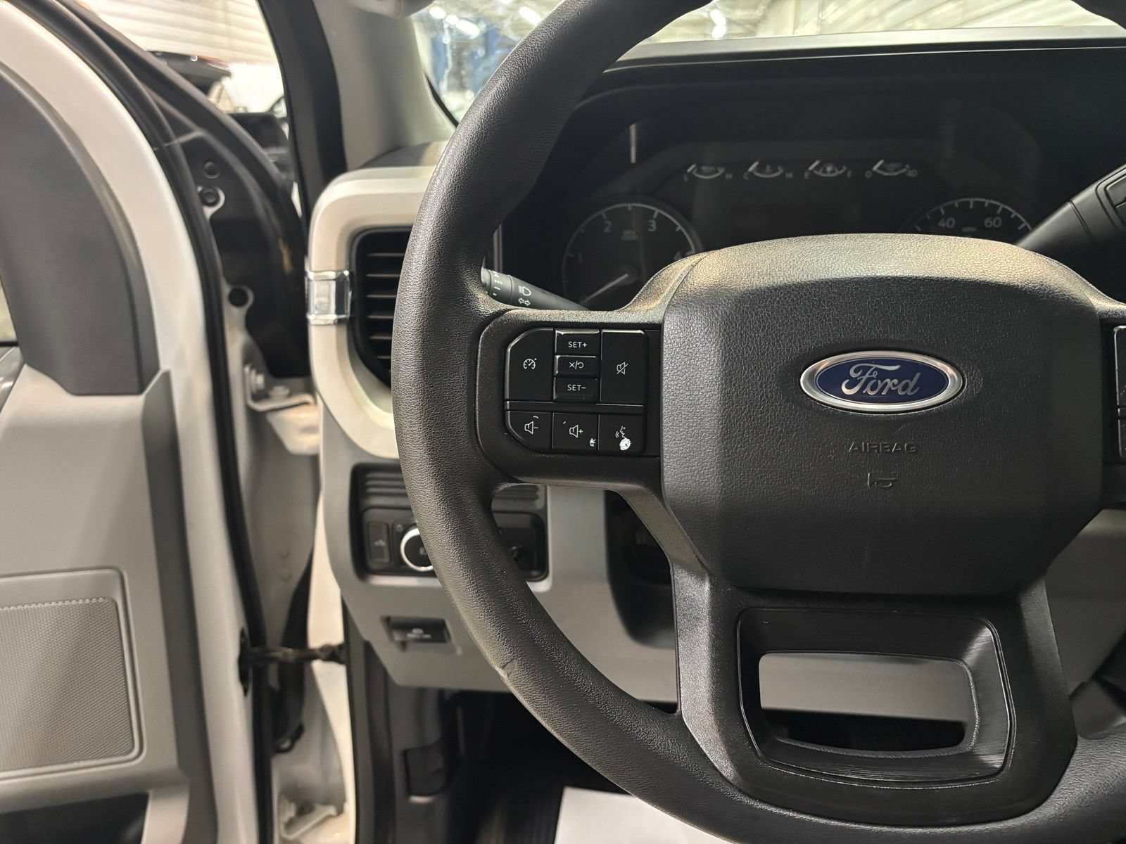Used 2023 Ford F250 XLT w/ FX4 Off-Road Package AWD/4WD image 14