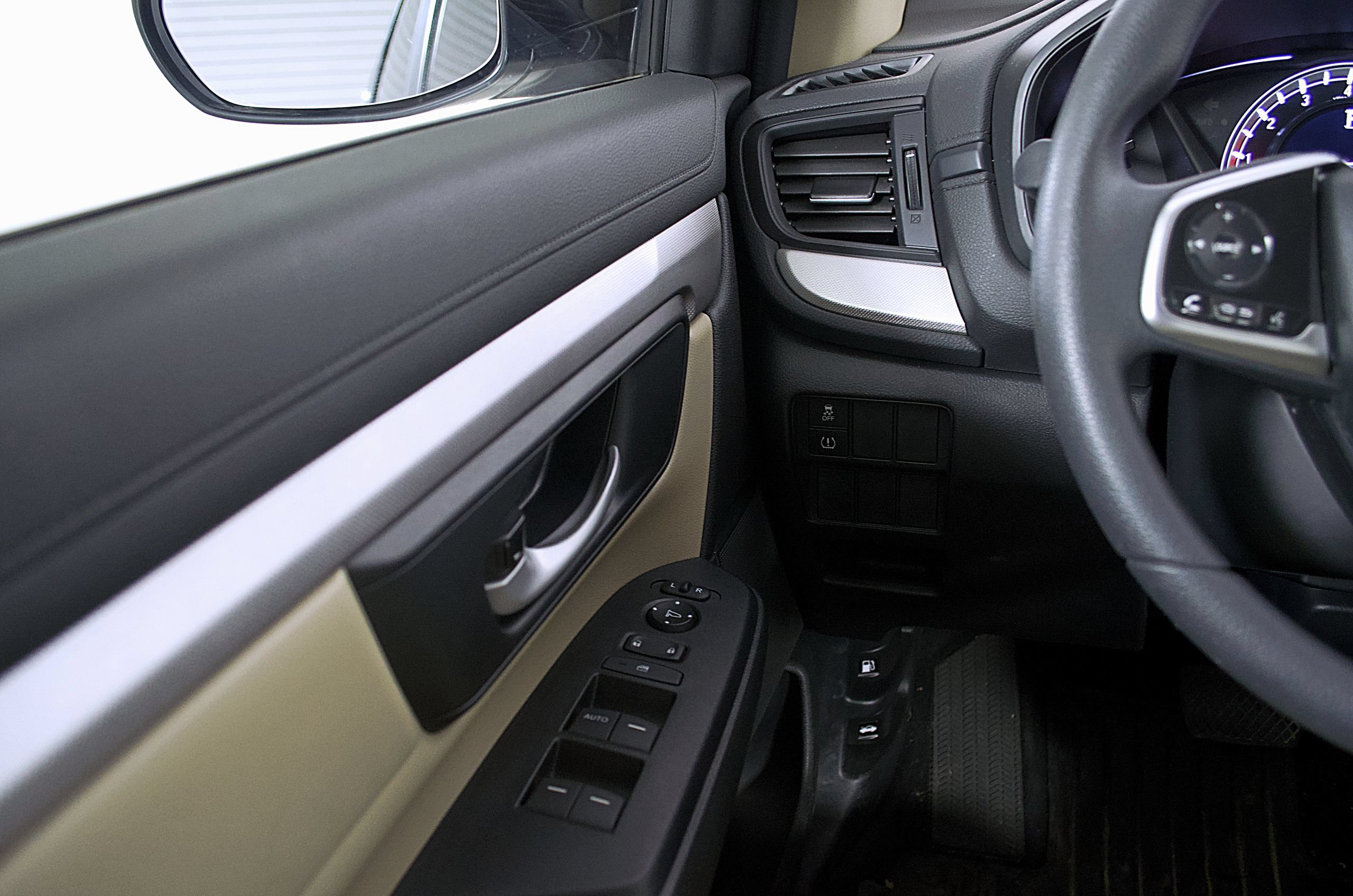 Used 2018 Honda CR-V LX image 16