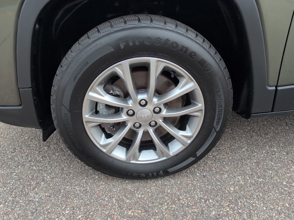 Used 2021 Jeep Cherokee Latitude Lux w/ Comfort/Convenience Group AWD/4WD image 12