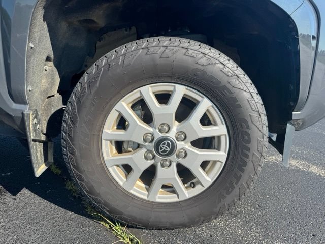 Used 2024 Toyota Tacoma SR5 AWD/4WD image 9