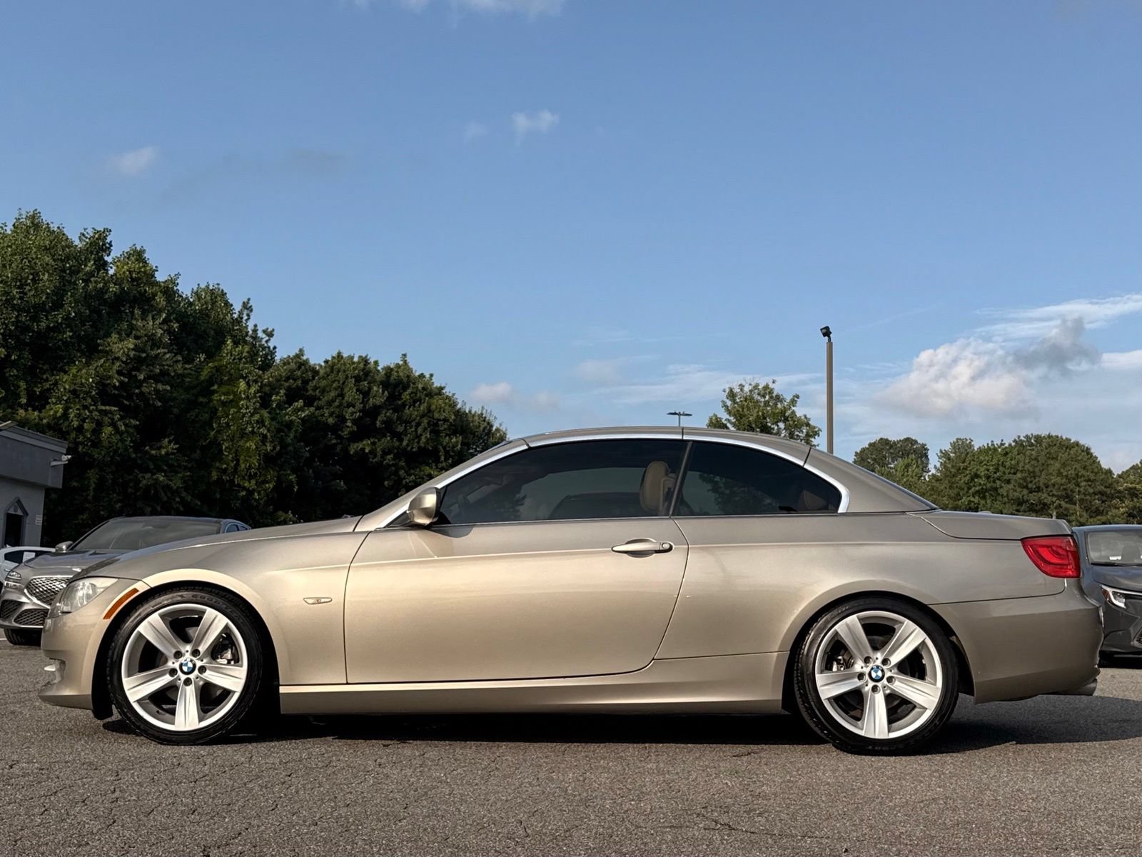 Used 2011 BMW 328i Convertible RWD image 2