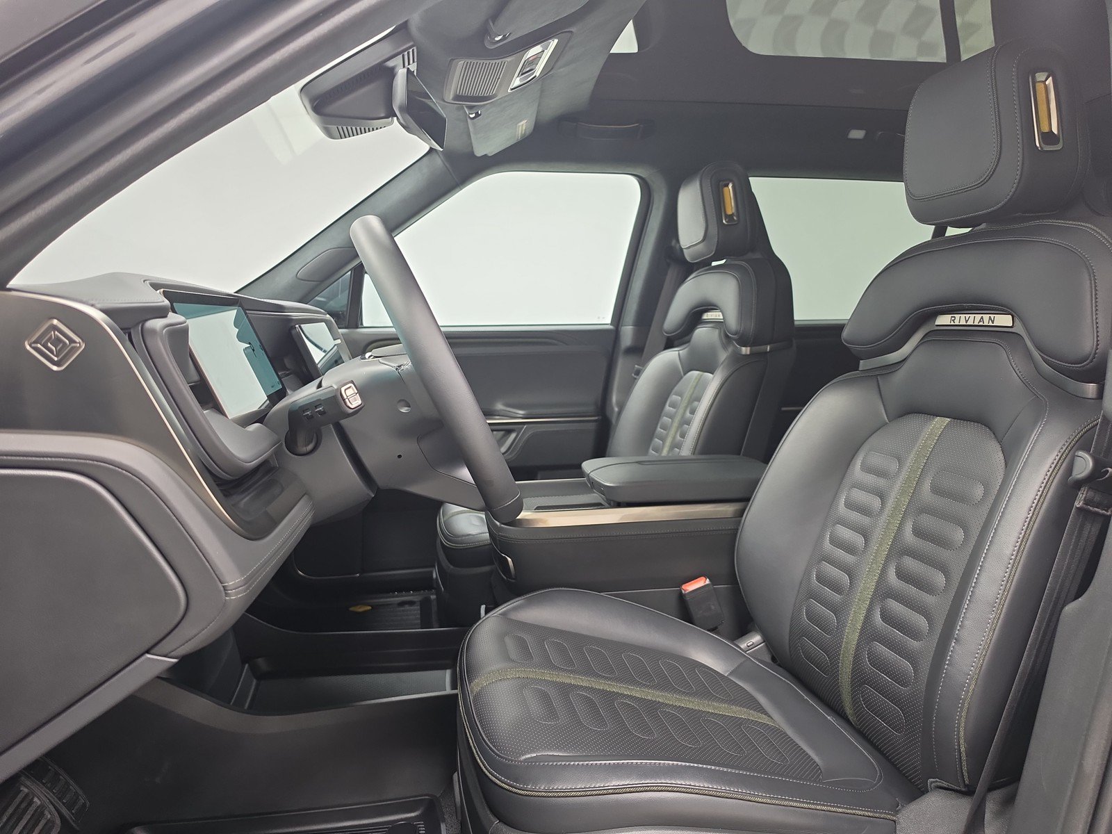 Used 2025 Rivian R1S Adventure AWD/4WD image 20