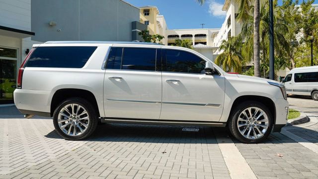 Used 2019 Cadillac Escalade ESV Premium Luxury image 29