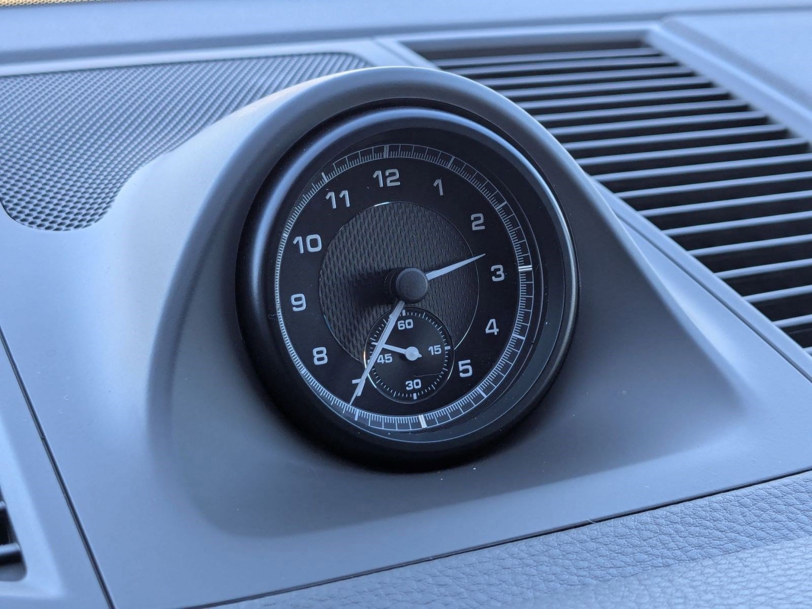 Certified 2025 Porsche Macan image 21