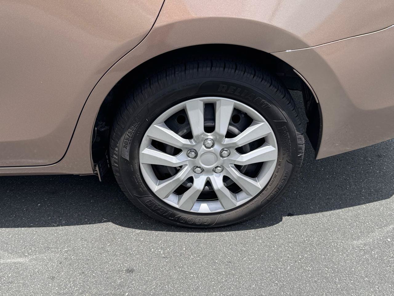 Used 2016 Toyota Corolla LE FWD image 12