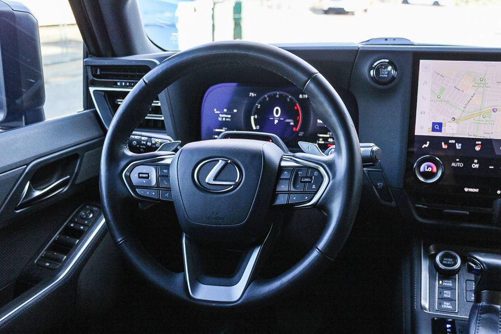 Used 2024 Lexus GX 550 AWD/4WD image 16