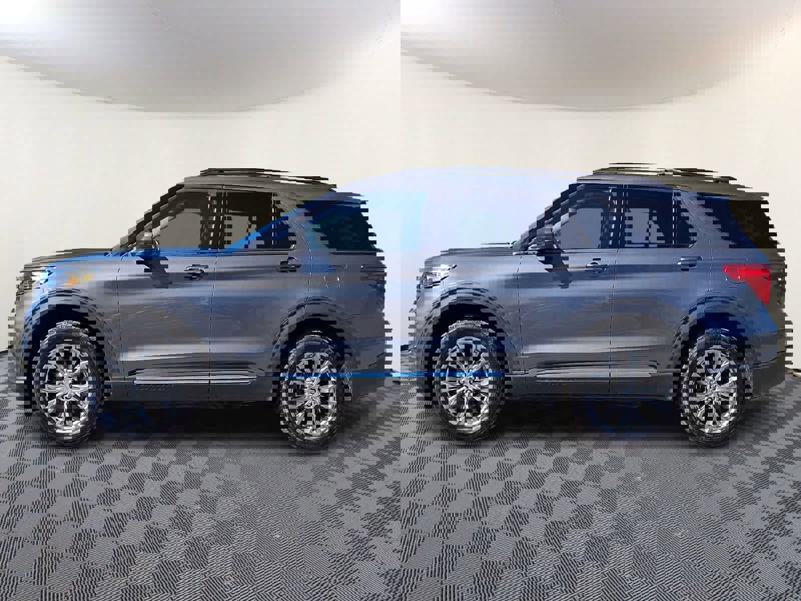 Used 2023 Ford Explorer XLT w/ Equipment Group 202A image 8