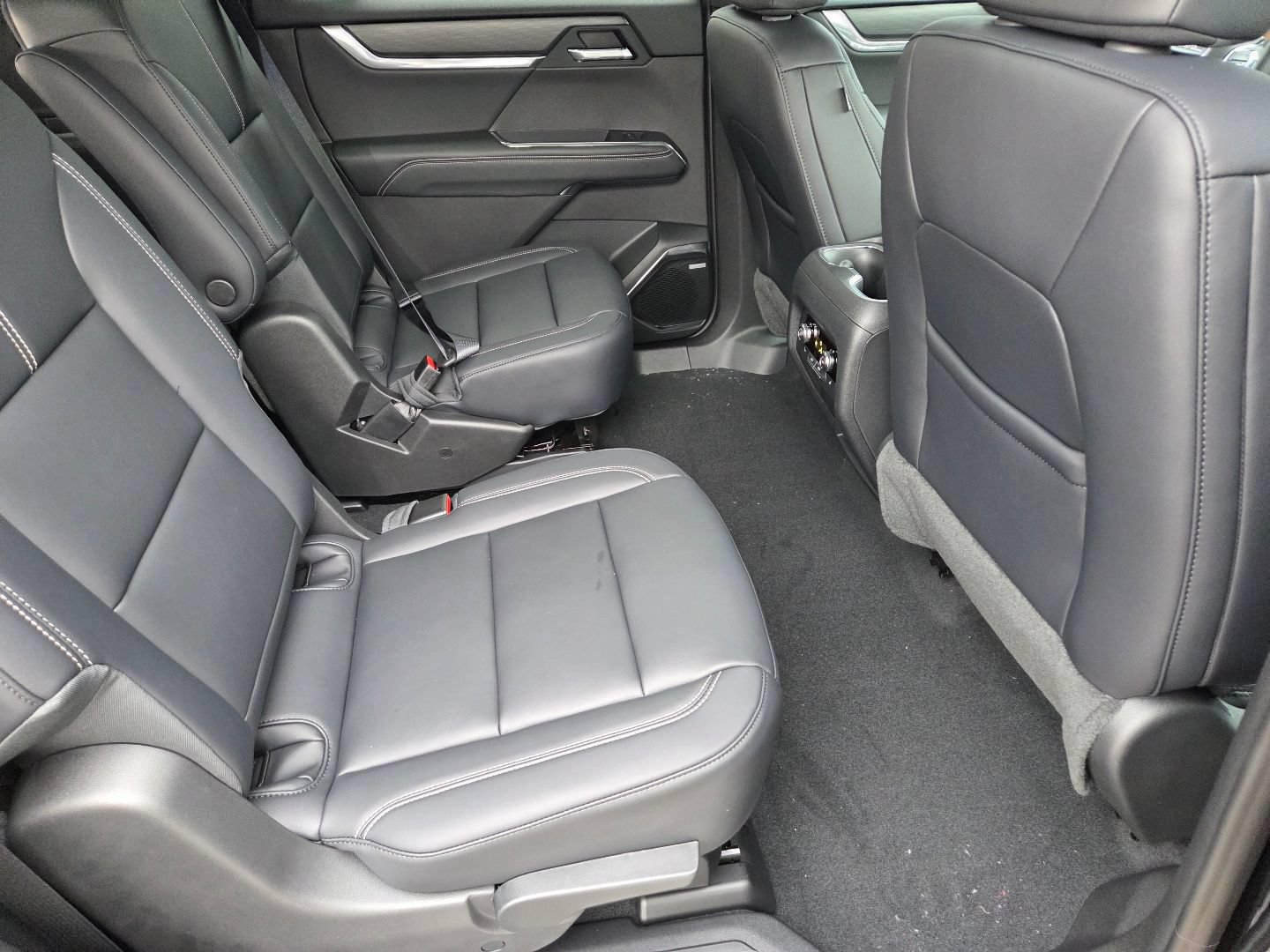 New 2026 GMC Acadia Elevation w/ Elevation Premium Package AWD/4WD image 23