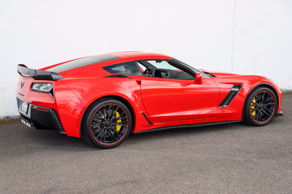 Used 2017 Chevrolet Corvette Z06 w/ Z07 Performance Package RWD image 5