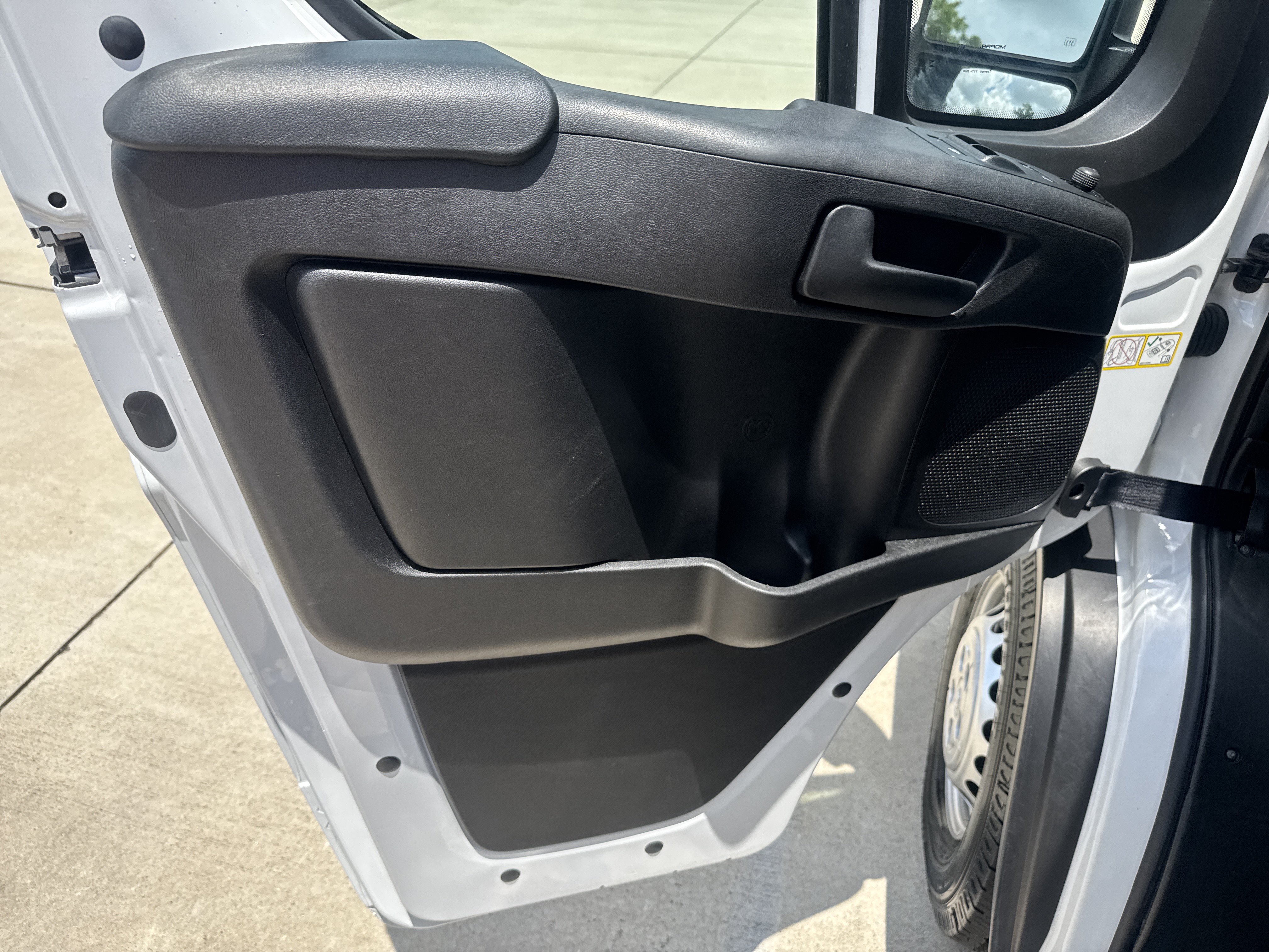 Used 2025 RAM ProMaster 2500 w/ Convenience Group FWD image 13