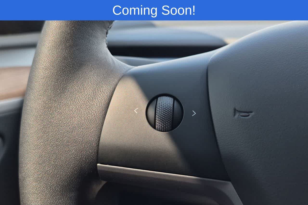 Used 2024 Tesla Model Y Long Range AWD/4WD image 23
