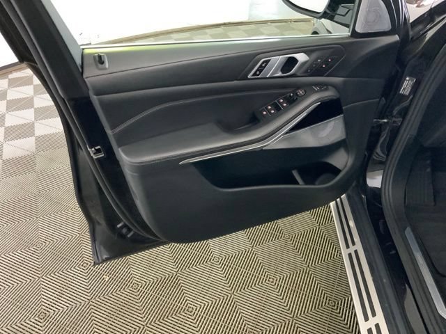 Used 2019 BMW X5 xDrive50i w/ Executive Package AWD/4WD image 24