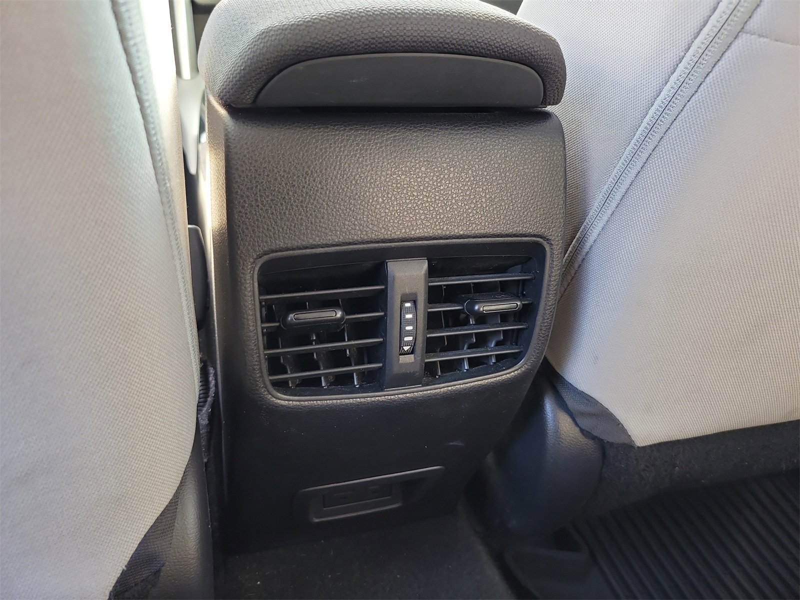 Used 2022 Toyota Corolla Cross LE image 14