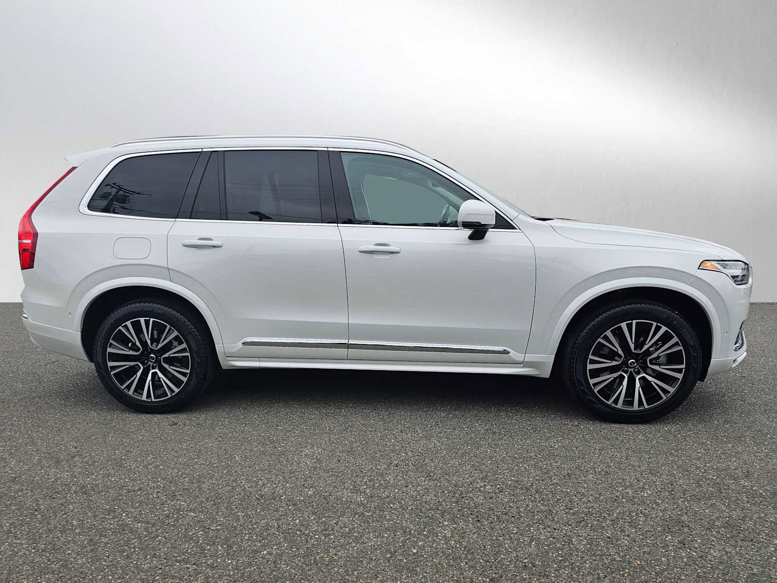 Used 2025 Volvo XC90 T8 Plus w/ Protection Package Premier image 6
