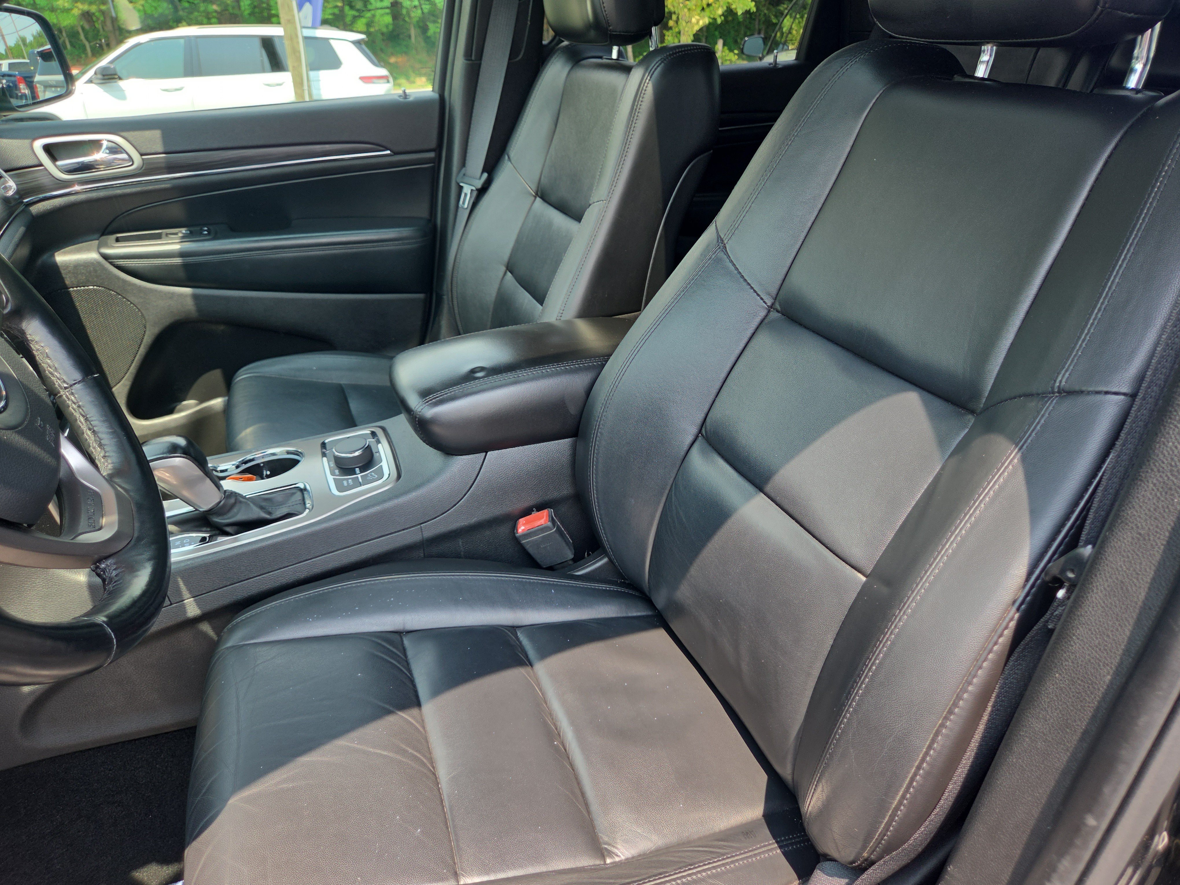 Used 2021 Jeep Grand Cherokee Limited AWD/4WD image 2