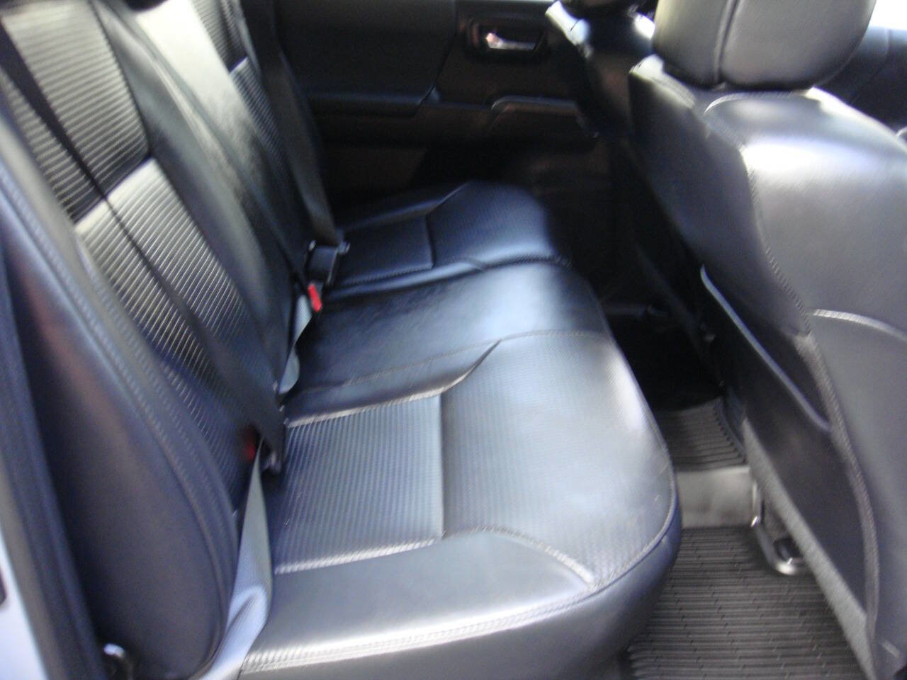 Used 2019 Toyota Tacoma TRD Sport image 9