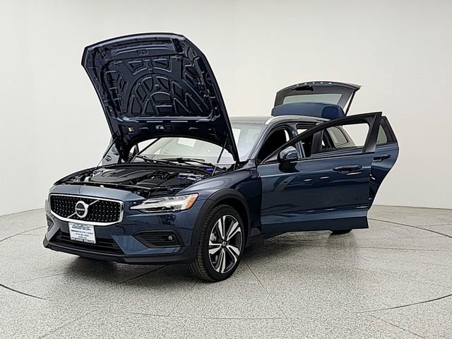New 2026 Volvo V60 B5 Cross Country Plus w/ Climate Package image 9