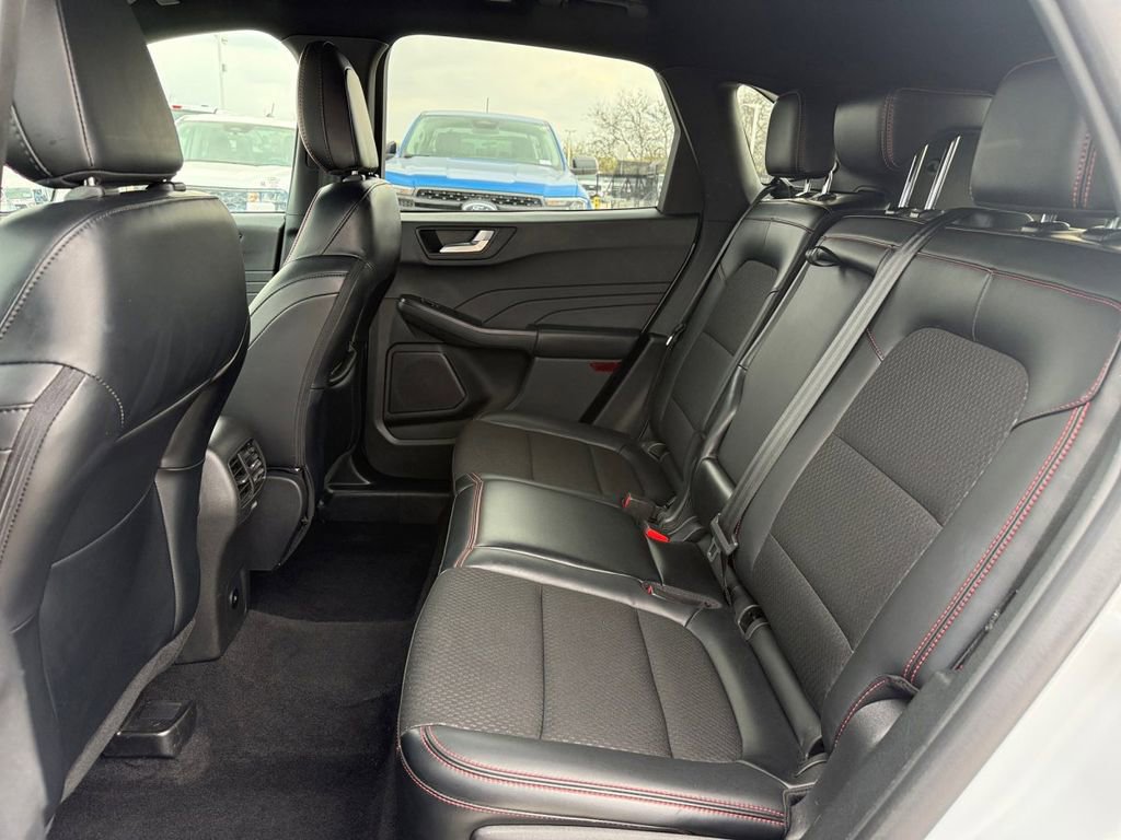 Used 2025 Ford Escape ST-Line image 4