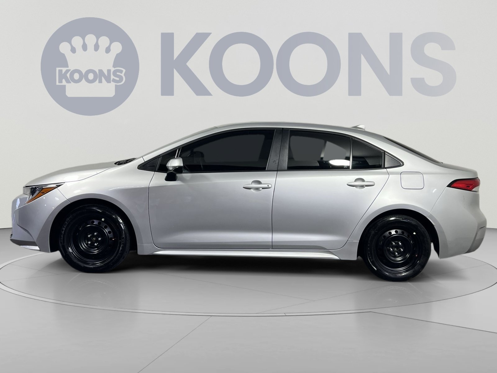 Used 2025 Toyota Corolla LE FWD image 2