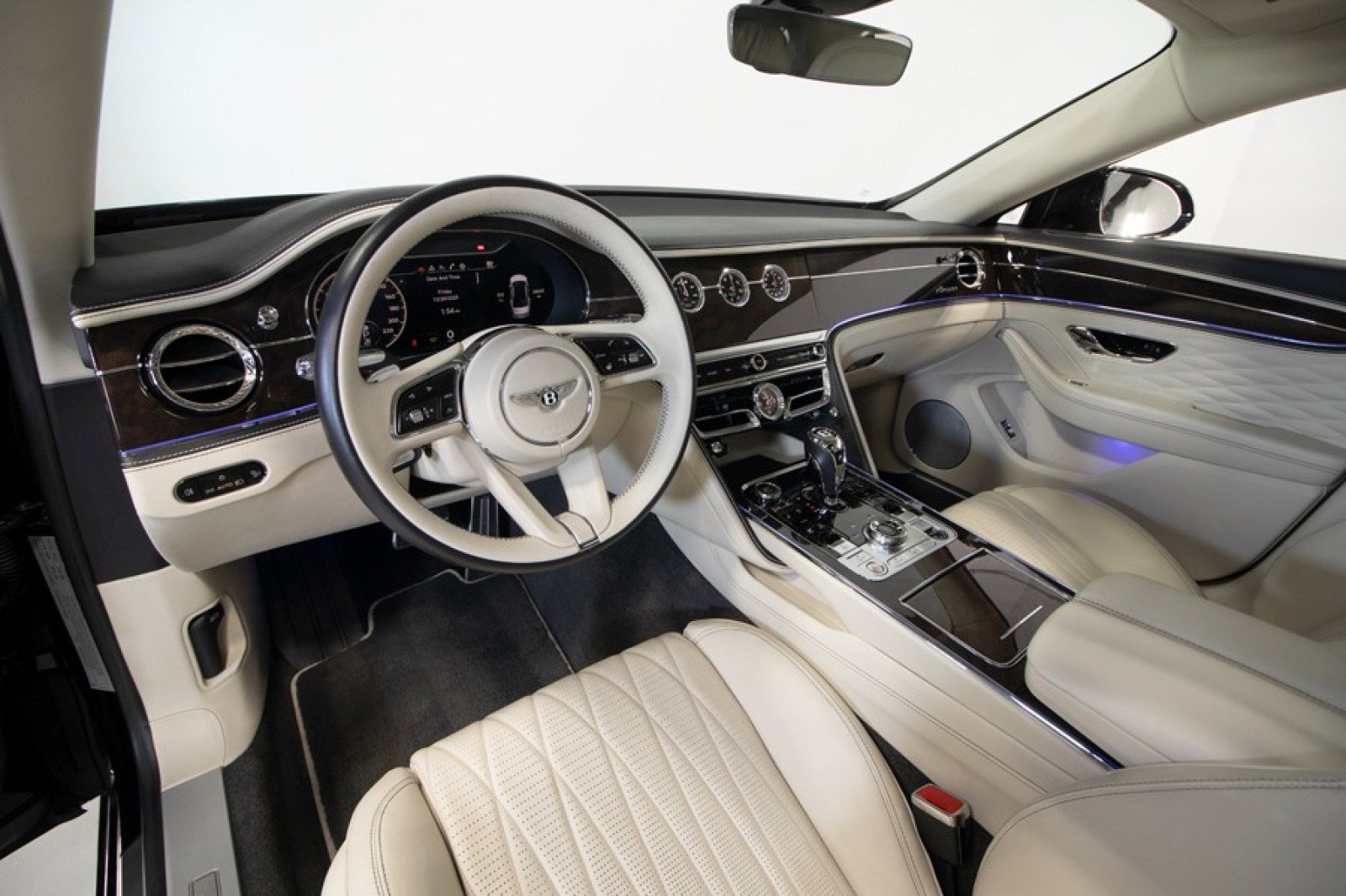 Used 2023 Bentley Flying Spur Azure image 5