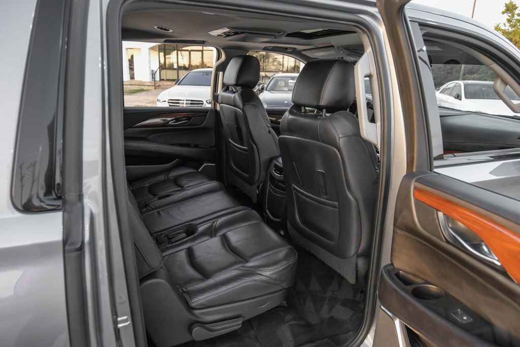 Used 2020 Cadillac Escalade ESV Luxury w/ Escalade Sport Edition image 41