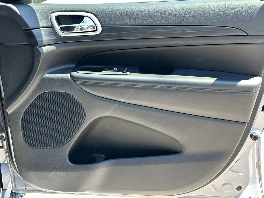 Used 2021 Jeep Grand Cherokee Laredo X image 15