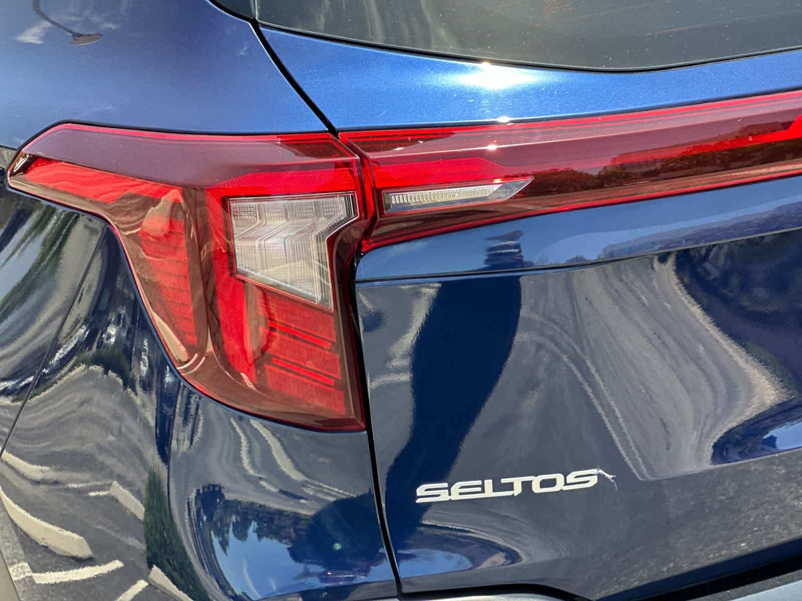 Used 2024 Kia Seltos EX FWD image 28